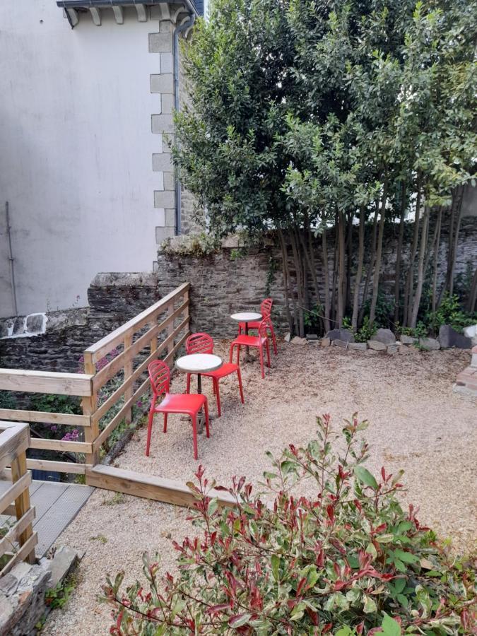 Studios face à la gare Lannion Esterno foto